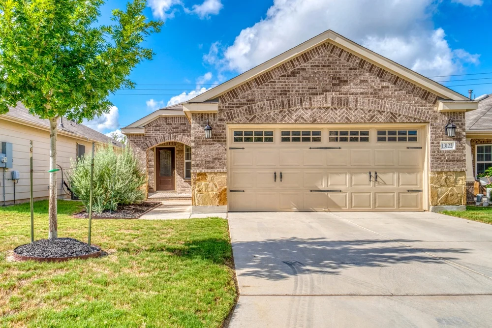 How to Choose the Right Garage Door Repair Company for Your Home