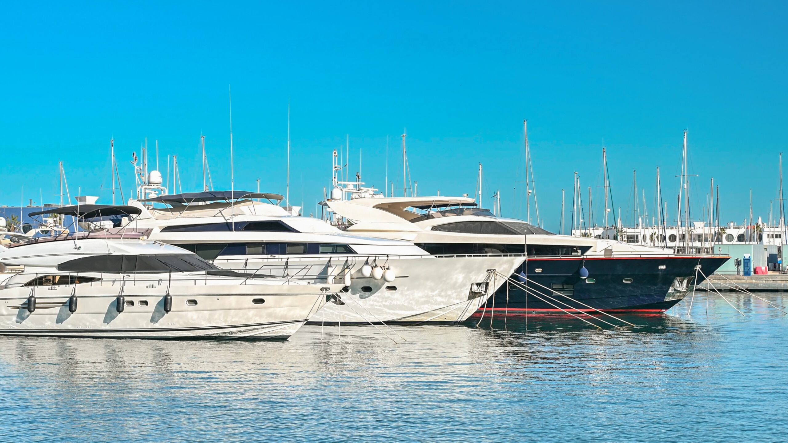 How to Select the Perfect Boat Rental in Dubai for Your Dream Vacation